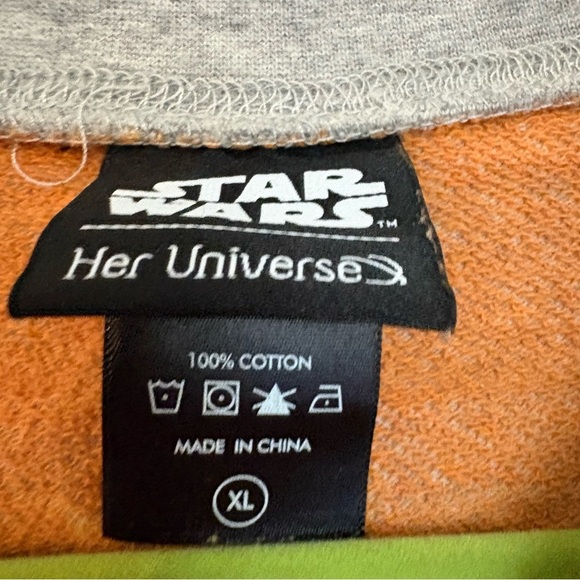 Star Wars: The Rise Of Skywalker Resistance Raw-Edge Athletic Jersey crop - Picture 9 of 11